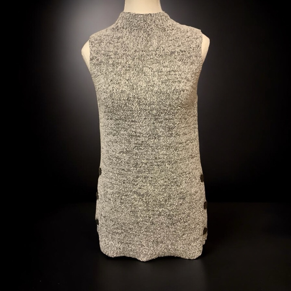 ANN TAYLOR GRAY SLEEVELESS/ SIDE BUTTON DETAIL/ COTTON BLEND SWEATER/ Size S